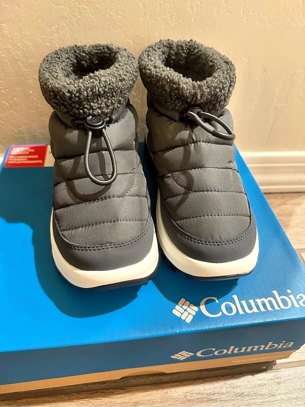 Columbia Snowtrout Shorty Women's Gray Winter Boots US 6.5 NWT. New in box 50